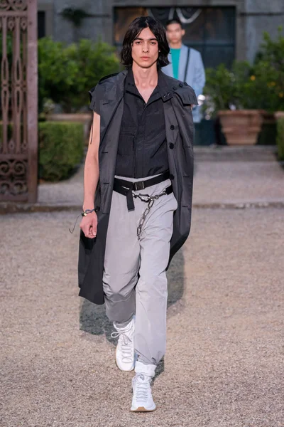 Look 19